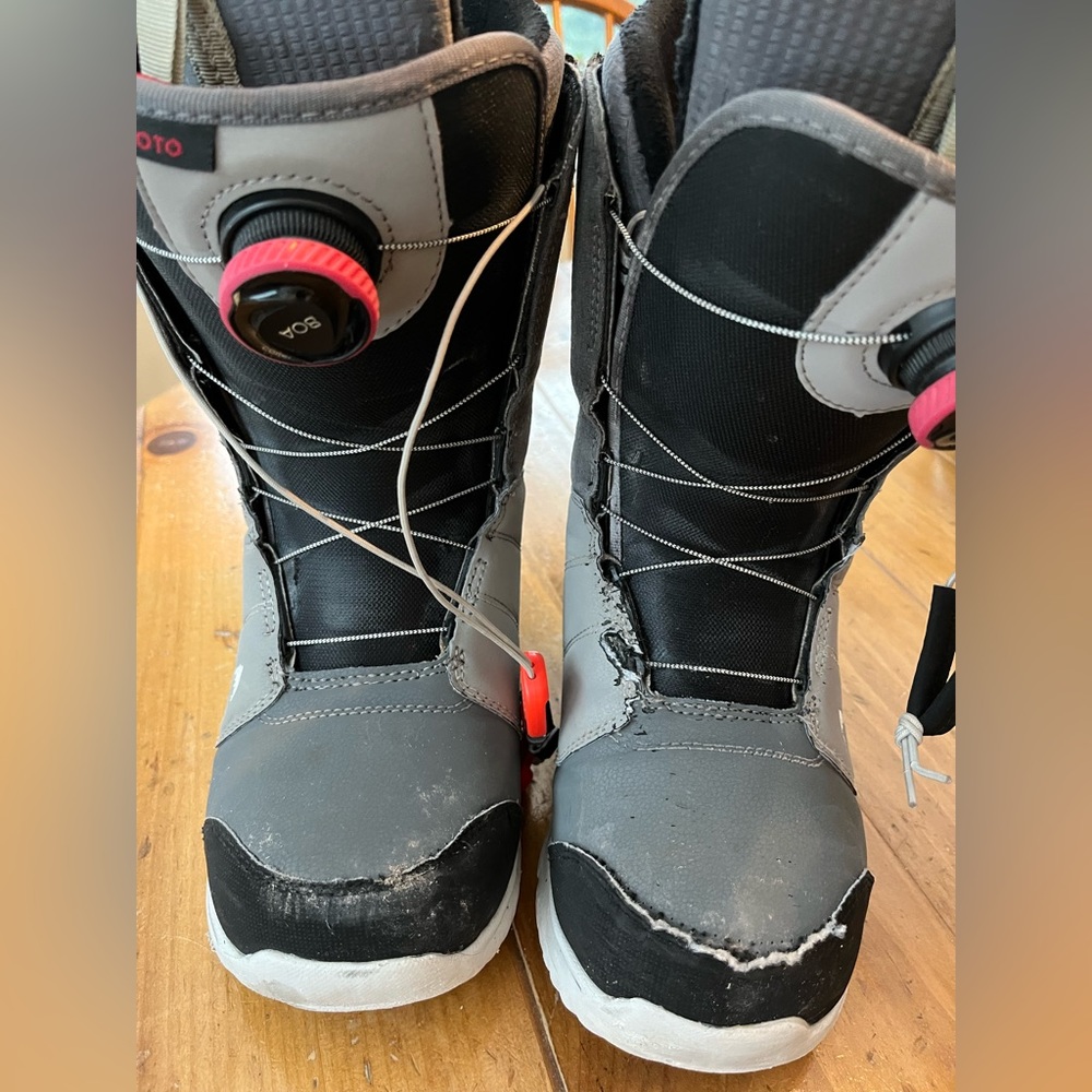Men’s Burton snowboard boots some wear on the left boot plenty of life